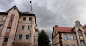 «Приехали и воняете»: жительница Калининграда пожаловалась на неадекватное поведение соседки под окнами  