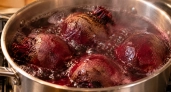 Свёкла для «Шубы» получается рубиновой и мягкой как масло: 1 действие после закипания сохраняет цвет и вкус