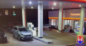 Полицейский спас женщину после наезда автомобиля на АЗС в Калининграде