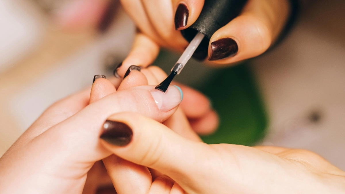 Одна ошибка - и ногти ломаются как былинки: самые опасные и удачные дни для маникюра в марте 2026 по лунному календарю