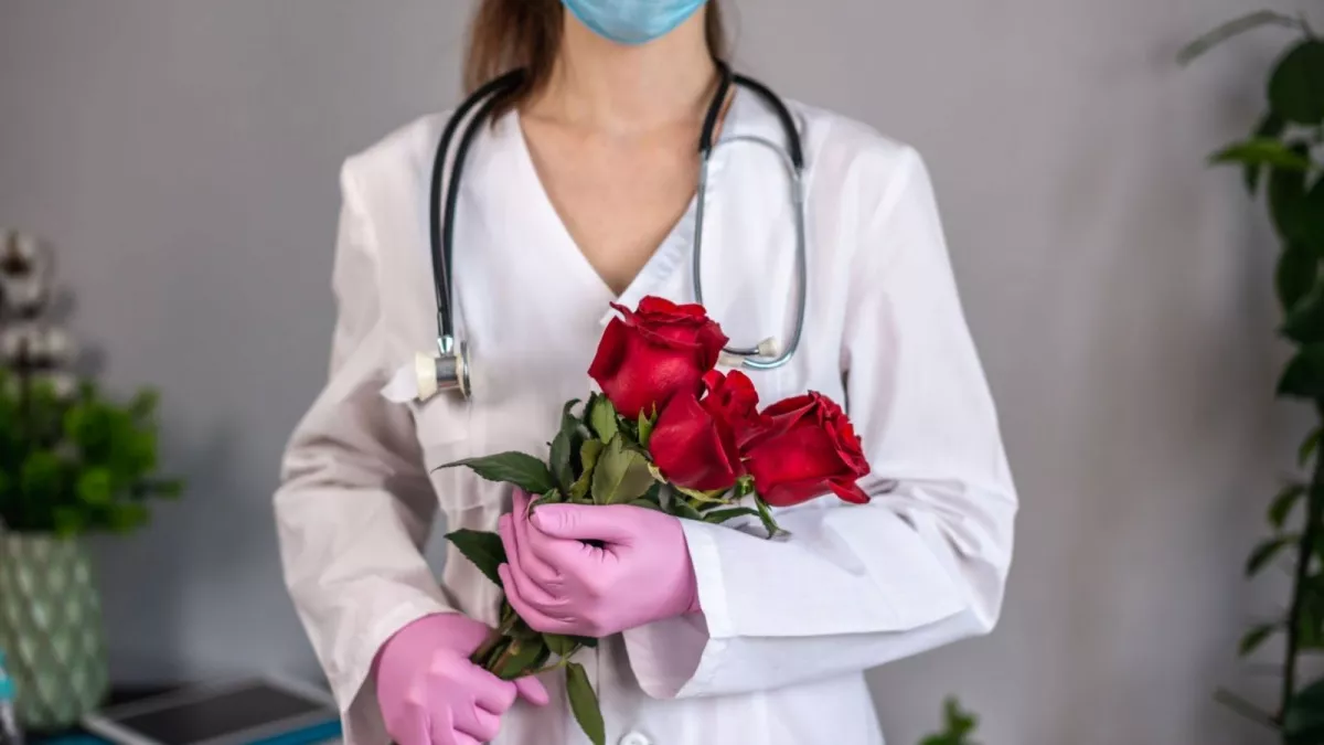 Женский праздник не помеха: как будут работать больницы и скорая помощь с 8 по 10 марта