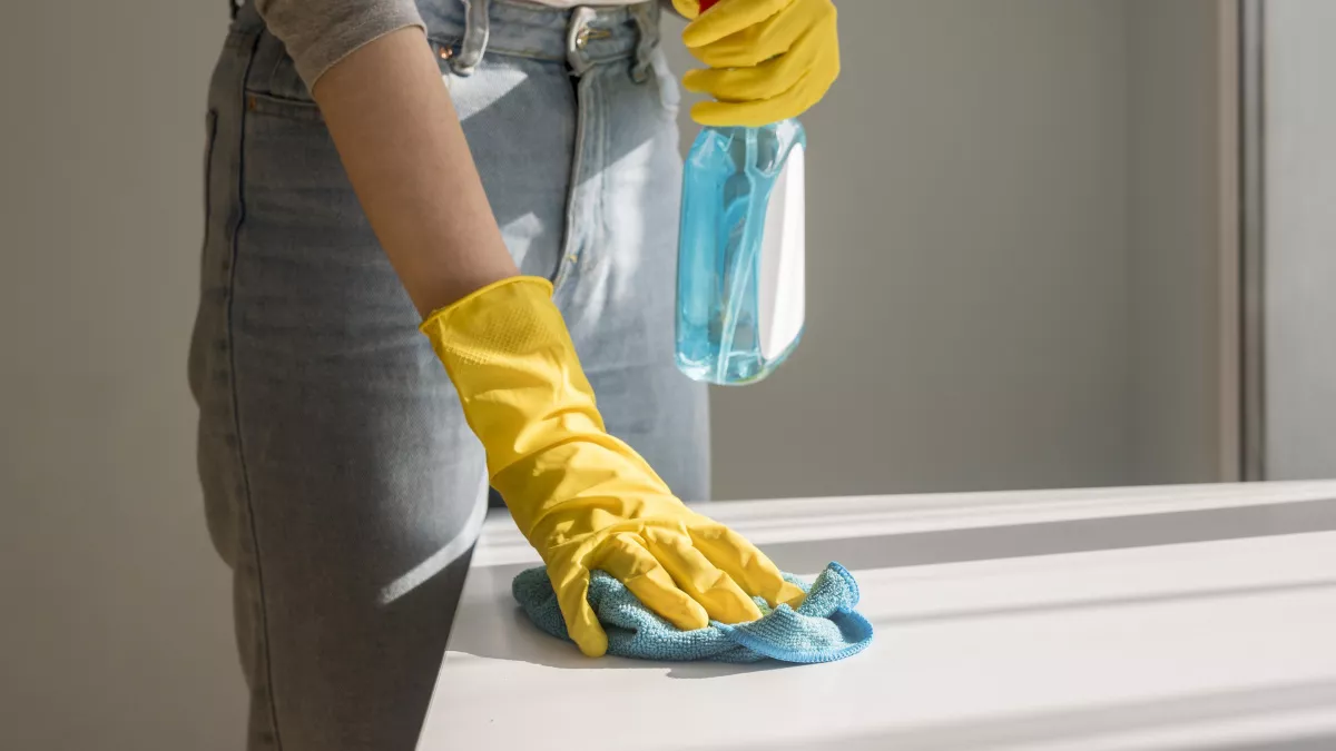 Многие выбрасывают хозяйственное мыло, а зря: из него делают пасту, которая отмывает всё до кристального блеска