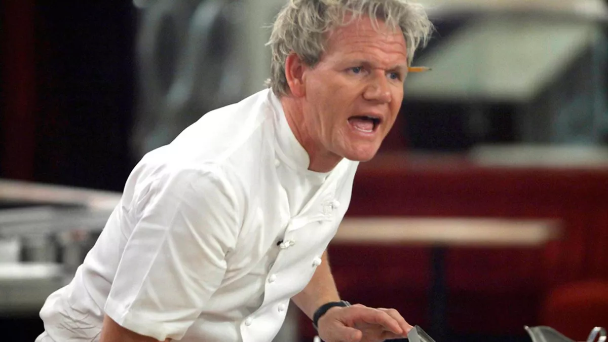 Обычные банановые оладьи можно превратить в ресторанное блюдо: Гордон Рамзи показал простой трюк