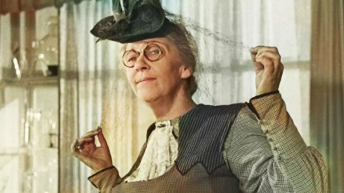 «Жизнь — это небольшая прогулка перед вечным сном»: 5 честных законов жизни от Фаины Раневской