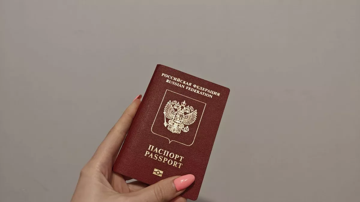 Калининградцы жалуются на коллапс с загранпаспортами: заявления отклоняют, готовые не выдают месяцами