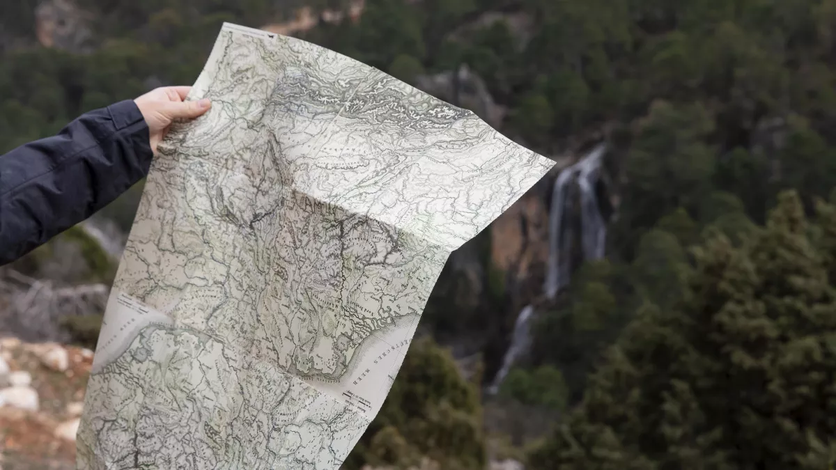 В Москве неожиданно начали скупать рации и пейджеры: продажи выросли на 73 %, а бумажные карты — сразу на 170 %