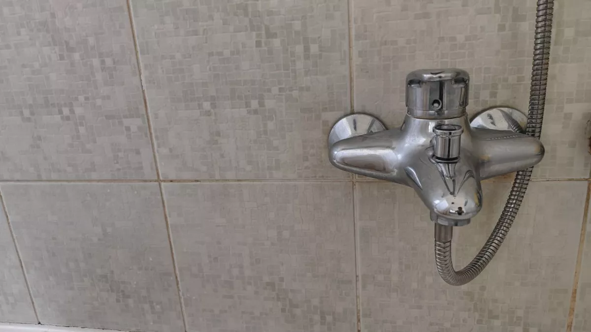 Раньше ванную полностью выкладывали плиткой — теперь всё чаще красят стены: новый тренд ремонта 2026 года в топе у дизайнеров