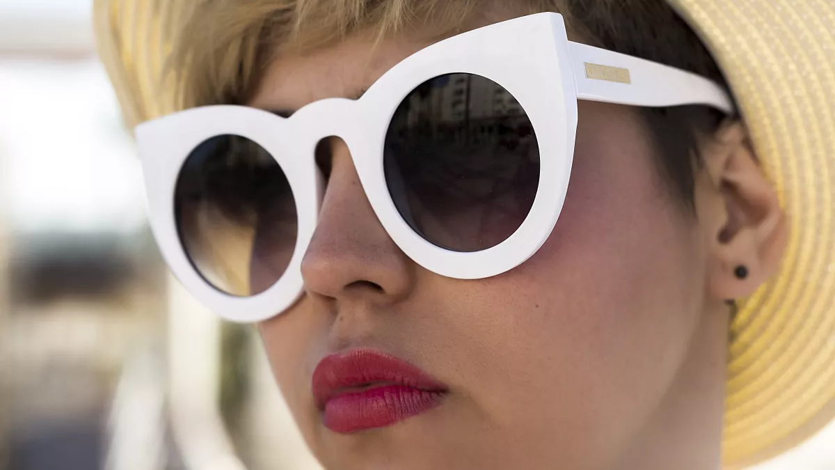 Забудьте про обычные «авиаторы»: 6 моделей солнцезащитных очков, которые будут в моде летом 2026