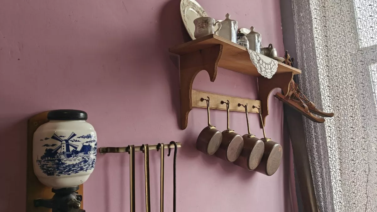 Старые кастрюли снова будут блестеть ярче солнца: простой способ очистки с помощью обычного лука