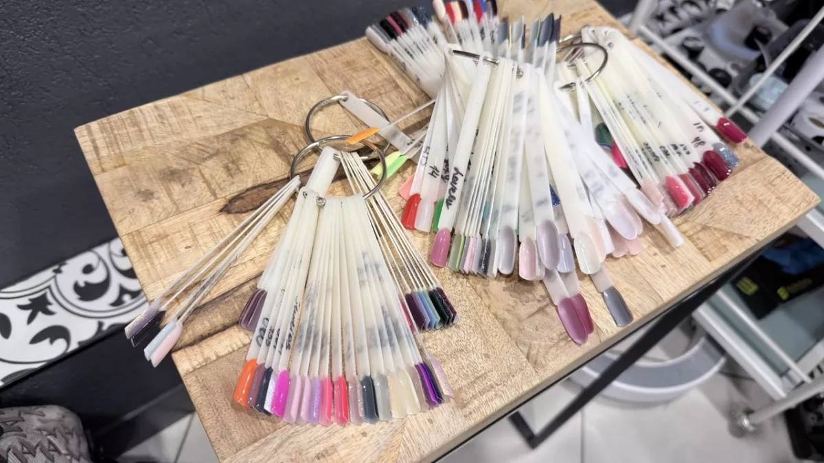 Весной-2026 модницы выбирают только эти 6 оттенков маникюра: список цветов от звездных мастеров - от молочного до лимонного