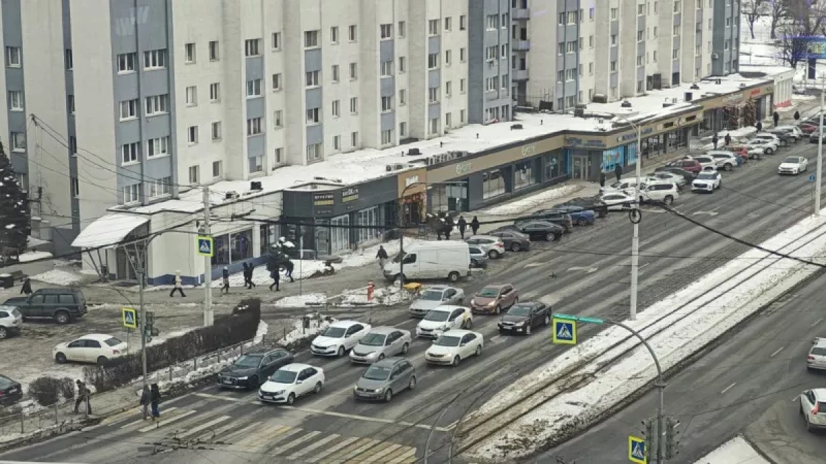 Заехали за стоп-линию и загорелся красный: в ГАИ рассказали, как правильно поступить водителю