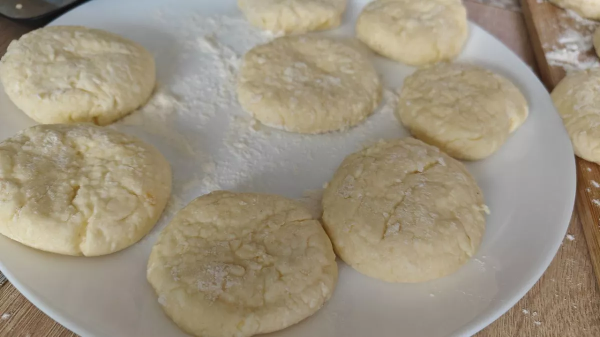 Мука портит вкус сырников: чем её заменить, чтобы они получились нежнее масла и воздушнее облачка