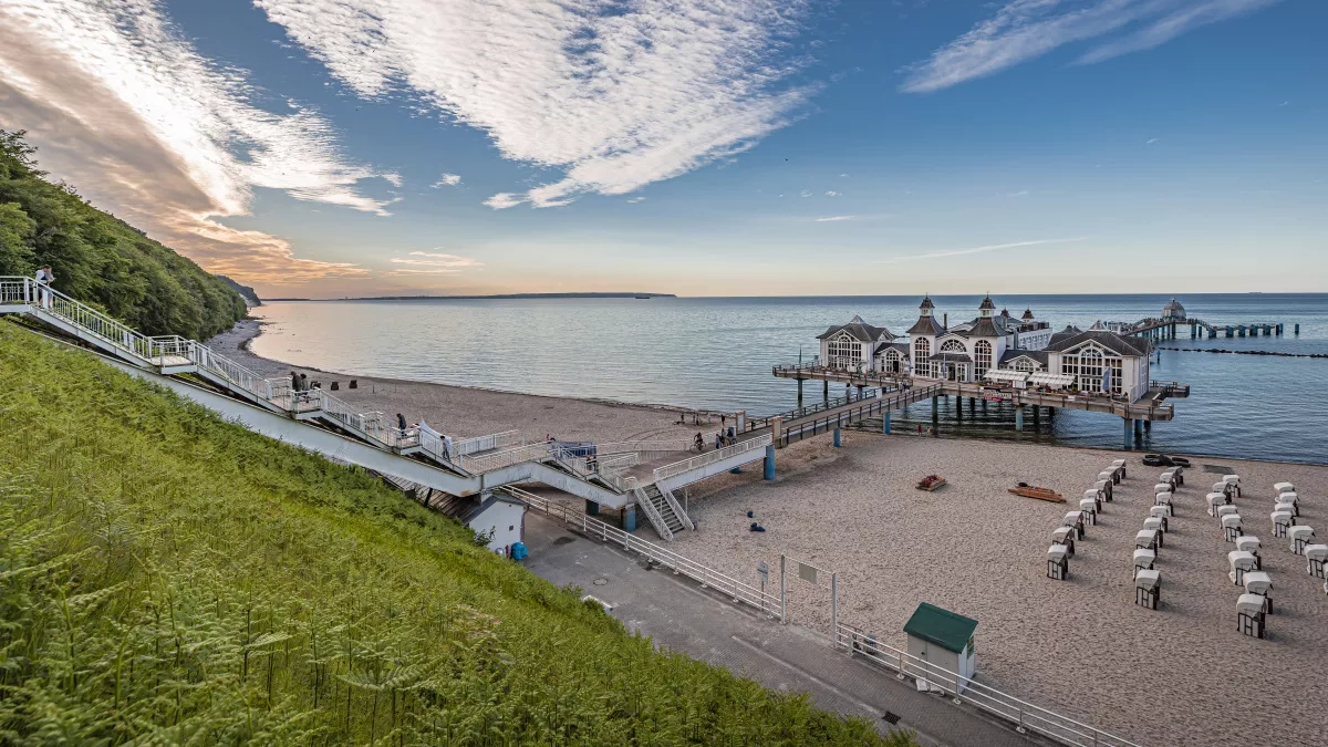 Пока все едут в Сочи, опытные туристы выбирают Абхазию: чем привлекает это побережье