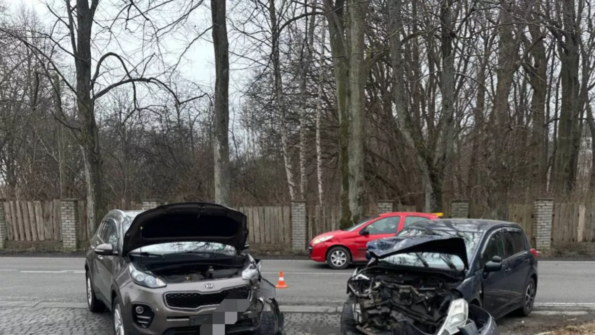 В Балтийске столкнулись Nissan и Kia: пострадали два пассажира