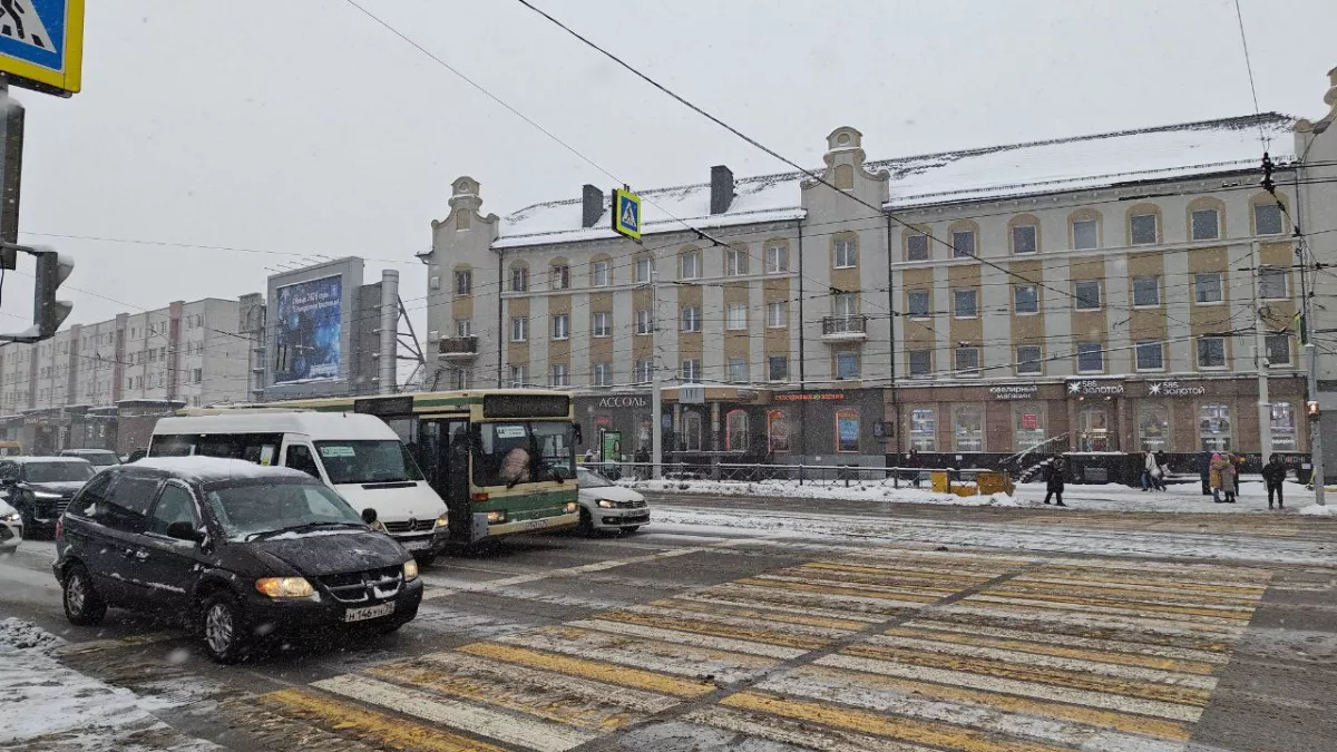 Проскочил на жёлтый — получил штраф: автоюрист объяснил, почему его почти невозможно оспорить в ГАИ