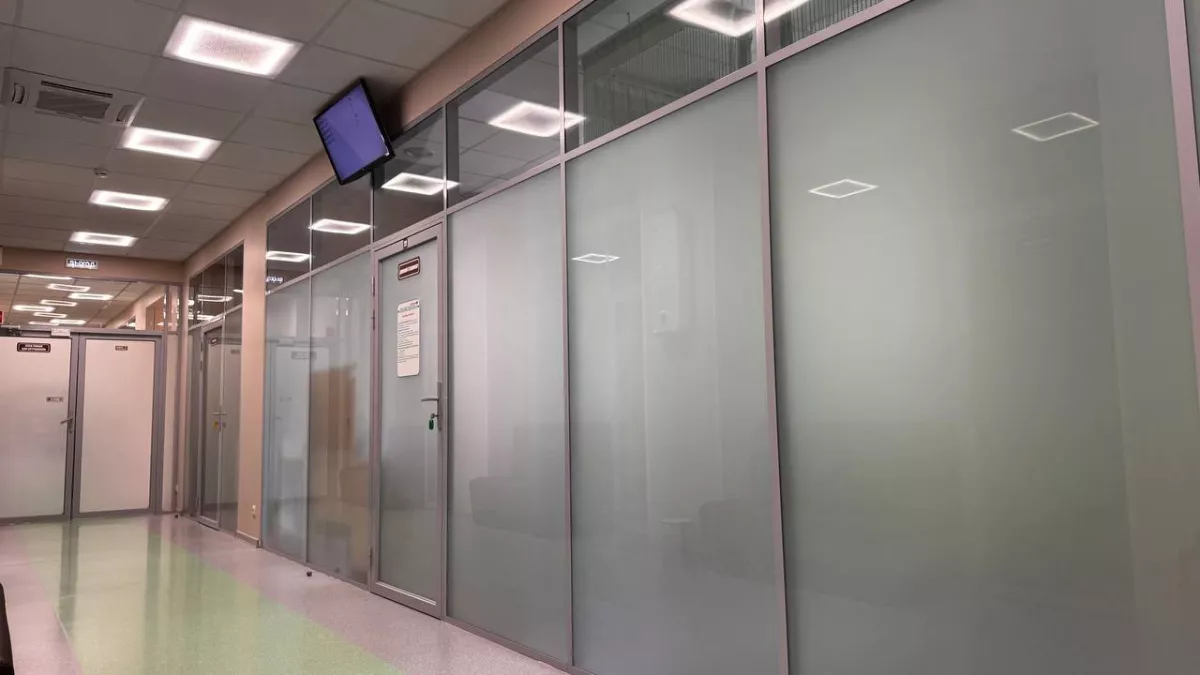 В Калининграде на улице Садовой умерла пожилая женщина — она упала и посинела на глазах прохожих