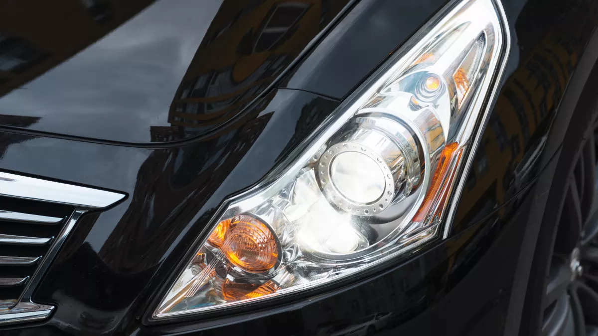 ГИБДД дала официальный ответ: можно ли ставить LED лампы вместо галогеновых - важно знать всем водителям
