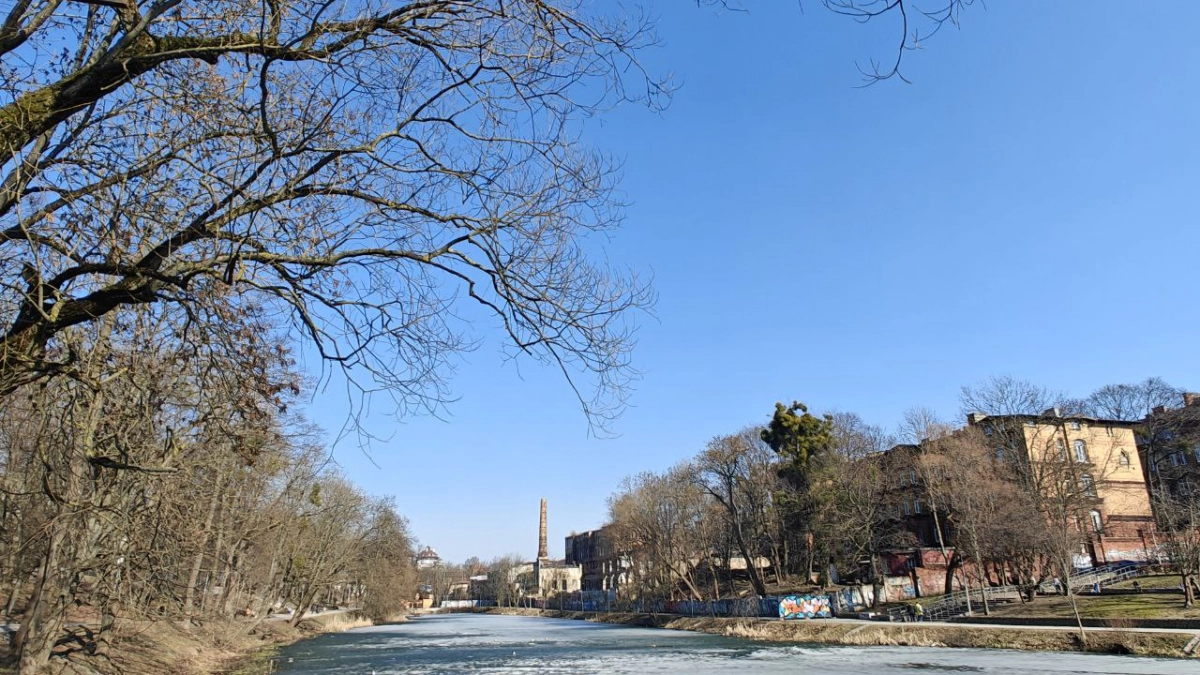 В Черняховске мужчина вытащил тонущего мальчика из ледяной воды, схватив за капюшон