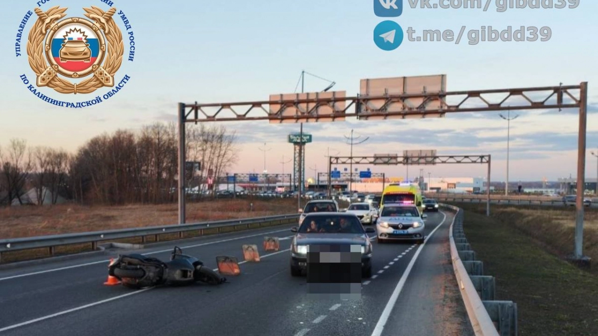 "Прыжок" на ограждение под Калининградом: мотоциклист серьезно пострадал в ДТП