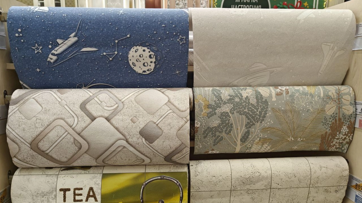 Ремонт на годы вперед: дизайнеры массово переходят на этот тип обоев в 2026 году - этим стенам не страшны дети и кошки