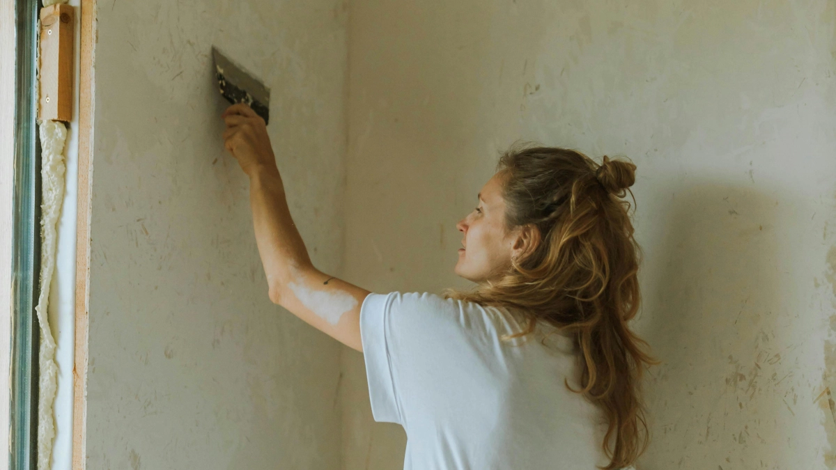 Обои отваливаются через месяц? Виновата грунтовка - вот как сделать правильно и забыть о ремонте