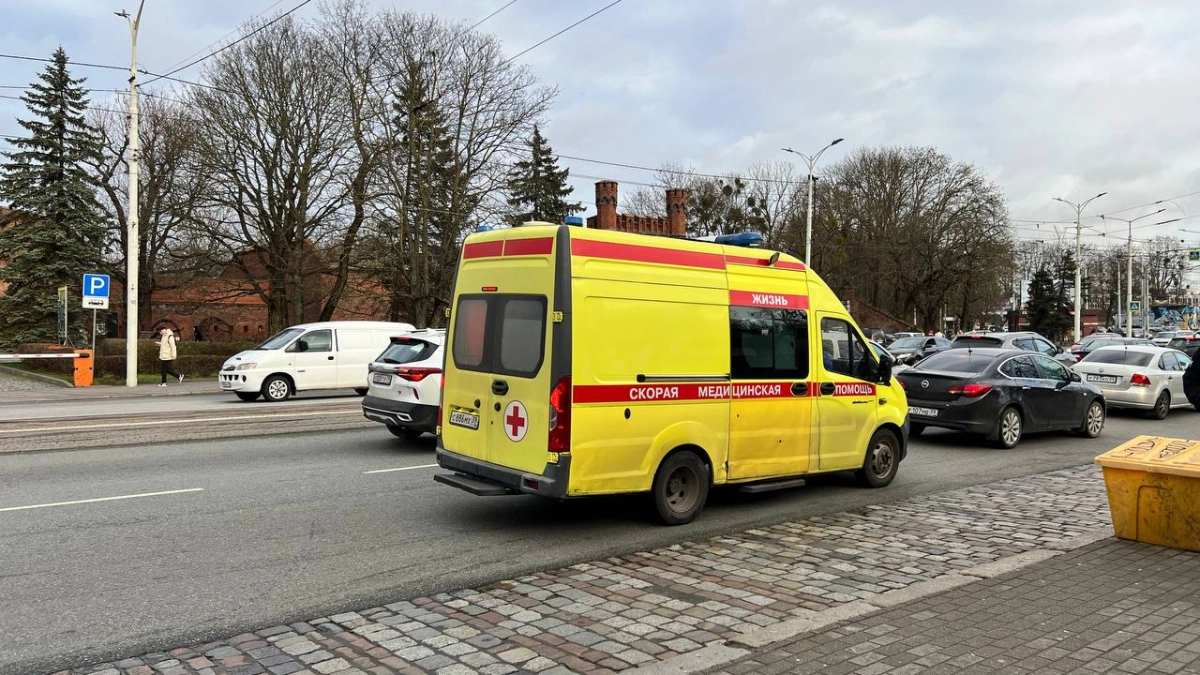 В Балтийске мужчина набросился с ножом на сотрудницу АЗС