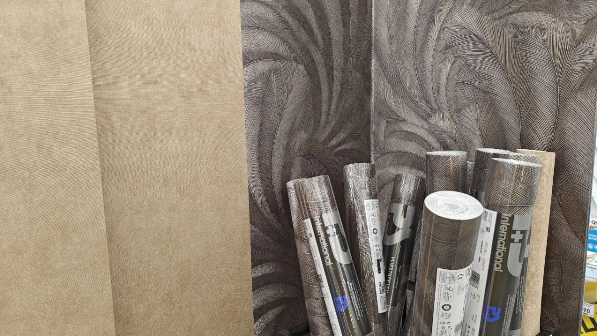 Сначала потолок или обои? Ошибка, из-за которой даже дорогой ремонт идет "на выброс" - мастер объяснил как не напортачить