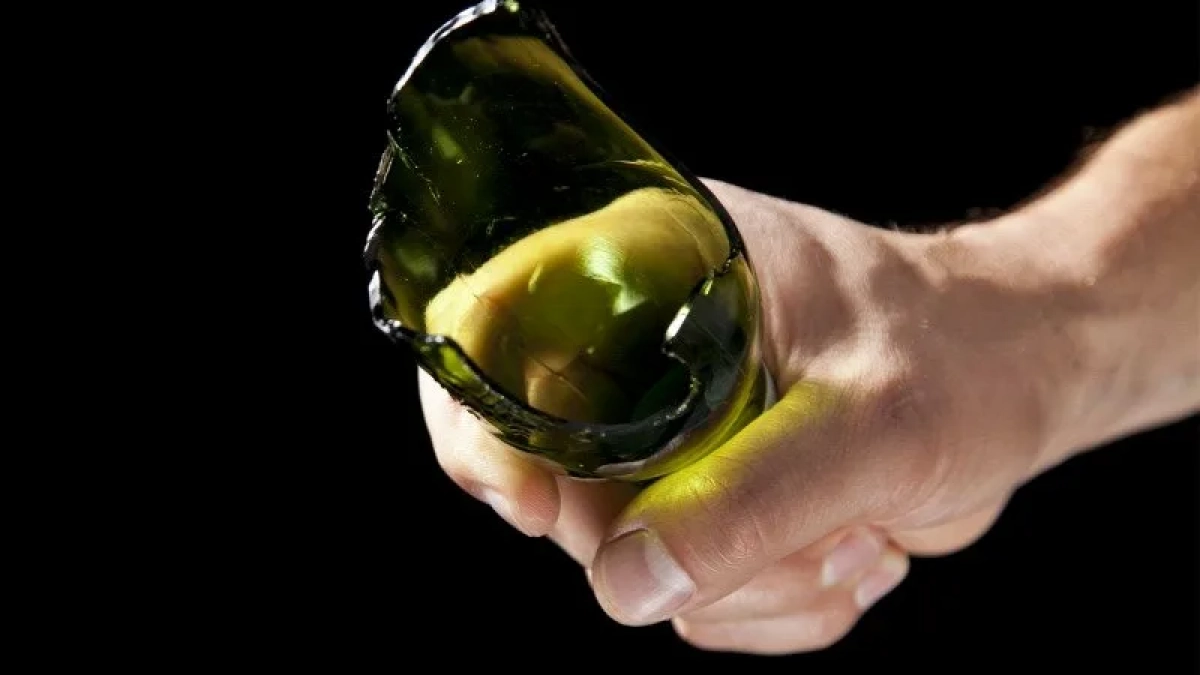 Размахивал «розочкой»: в Калининграде 23-летний дебошир после 4 литров водки перепугал посетителей в ТЦ