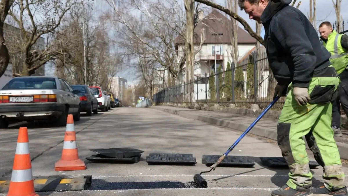 23 «лежачих полицейских» в Калининграде на посту: на каких улицах появятся регуляторы движения