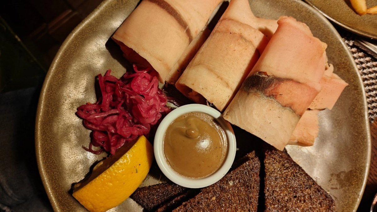 Балтийский угорь и не только: что обязательно попробовать в Калининграде - главные рыбные деликатесы региона