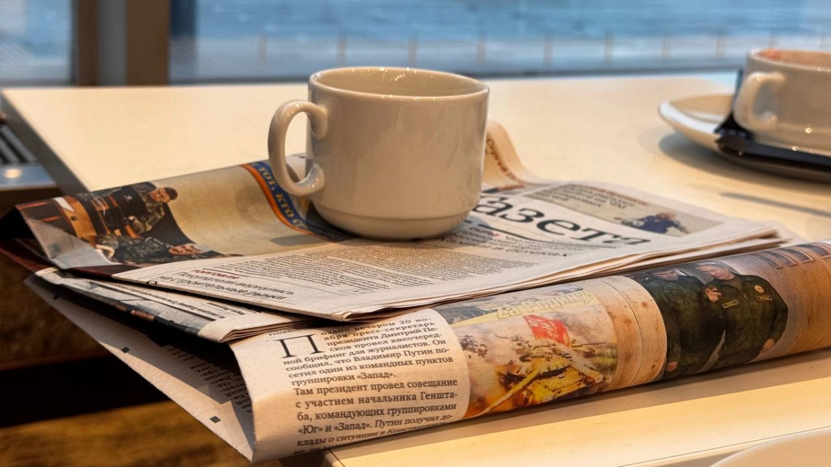 Не выбрасывайте газеты: 6 советских лайфхаков, которые работают до сих пор — от ремонта до сушки обуви и уборки без разводов