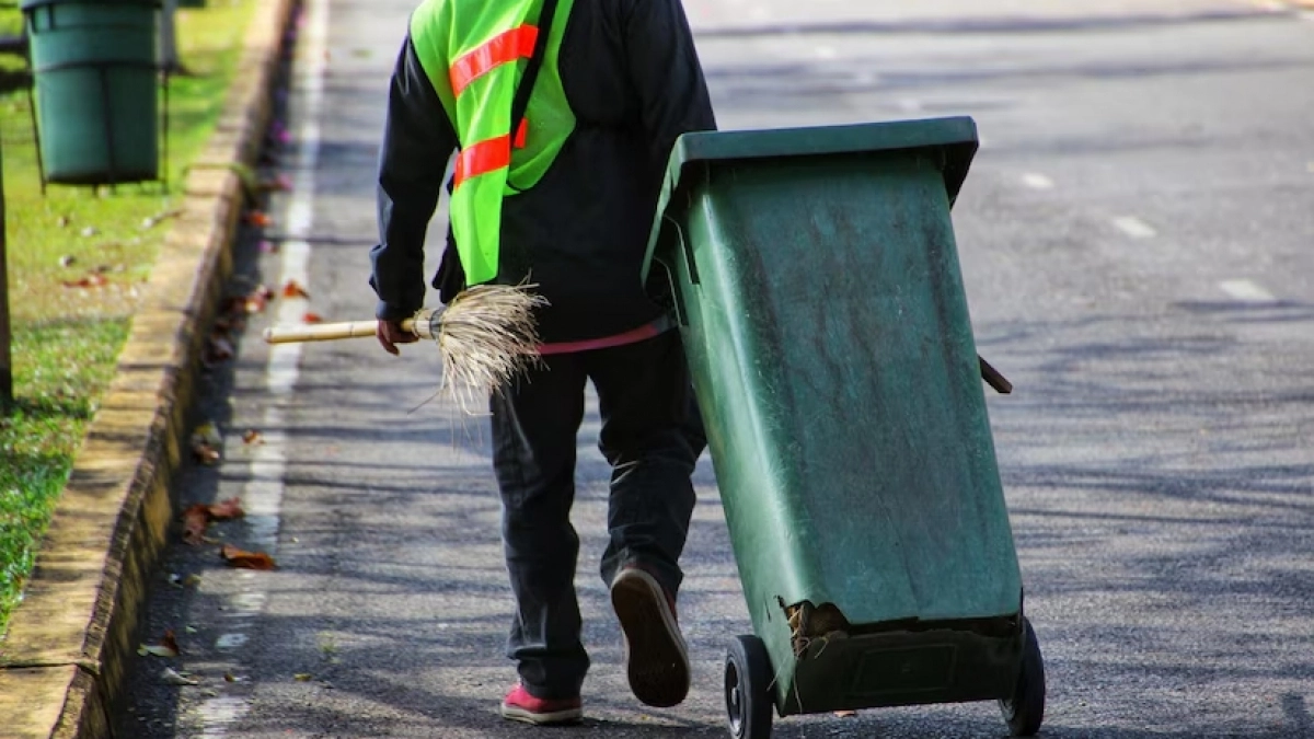 Калининградские коммунальщики и жители выйдут на уборку улиц в апреле: какие дороги очистят и в какие дни