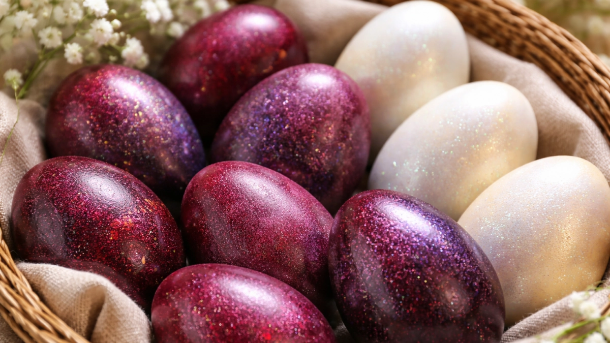 «Космические» яйца на Пасху: простой способ окрашивания вином, который даёт эффект дорогого декора