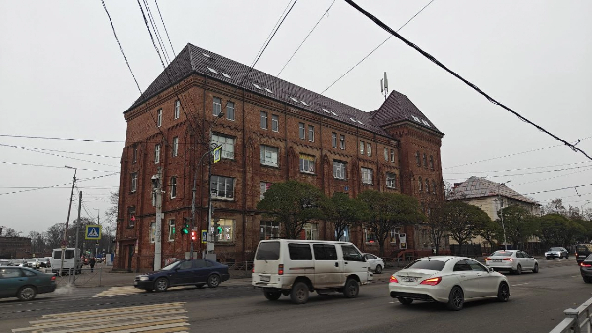 Эта привычка портит машину весной: почему нельзя ездить с зимней незамерзайкой и чем это опасно