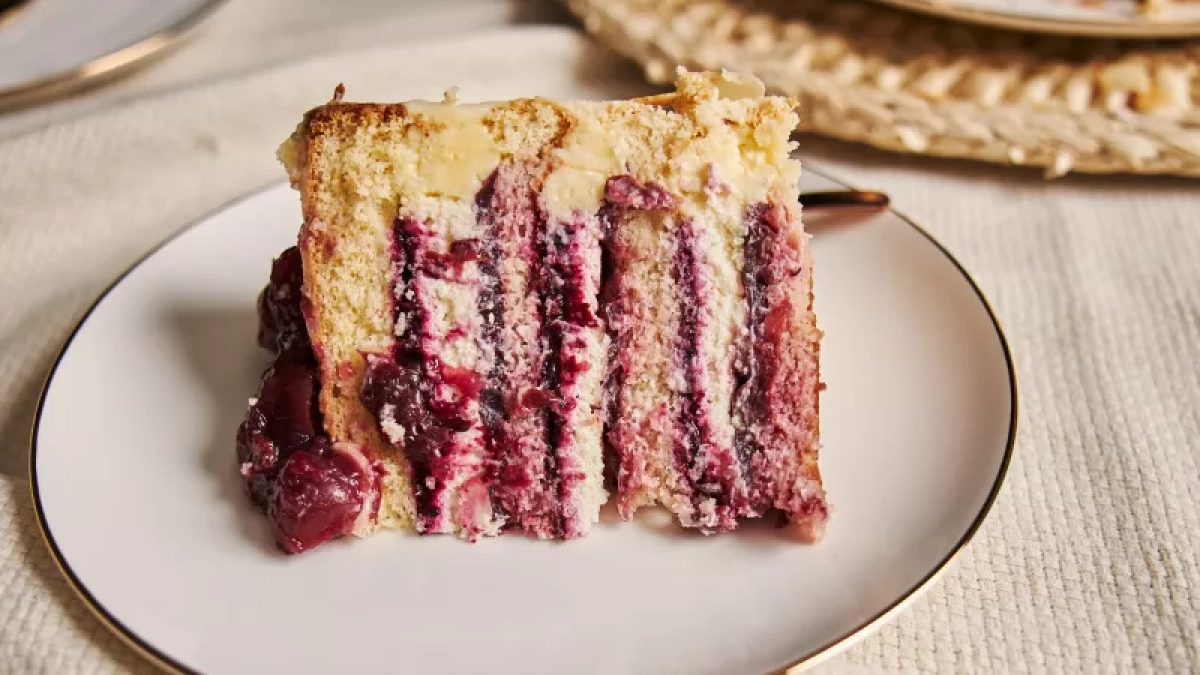 Беру замороженную вишню, банку сметаны и лаваш - готовлю великолепный торт без выпечки: 15 минут, а вкус — блаженство