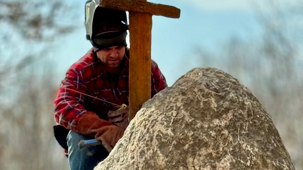 Под Зеленоградском открыли первый памятник вождю пруссов — его имя в регионе почти не знали
