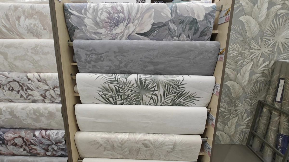 Обои пузырятся? 3 способа от мастеров, которые помогут наклеить их идеально ровно без переделок