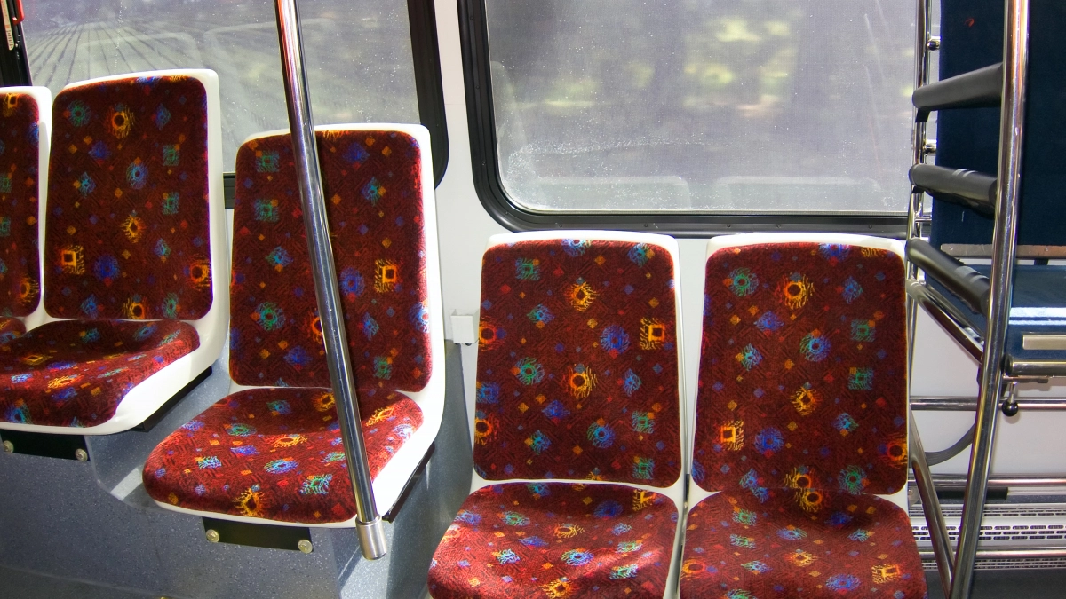 В Калининграде дебошир выбил окно в маршрутке №71 — осколки ранили двух женщин