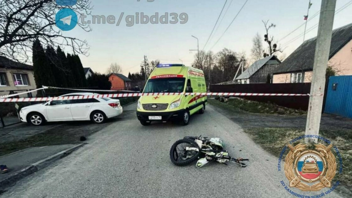 Опасный маневр в Багратионовском районе: 16-летний подросток на питбайке протаранил бетонный столб