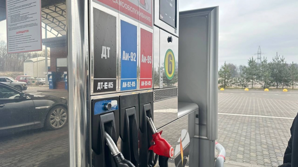 Почему я никогда не заправляю полный бак: показываю обратную сторону заправки "под завязку" - делюсь личным опытом