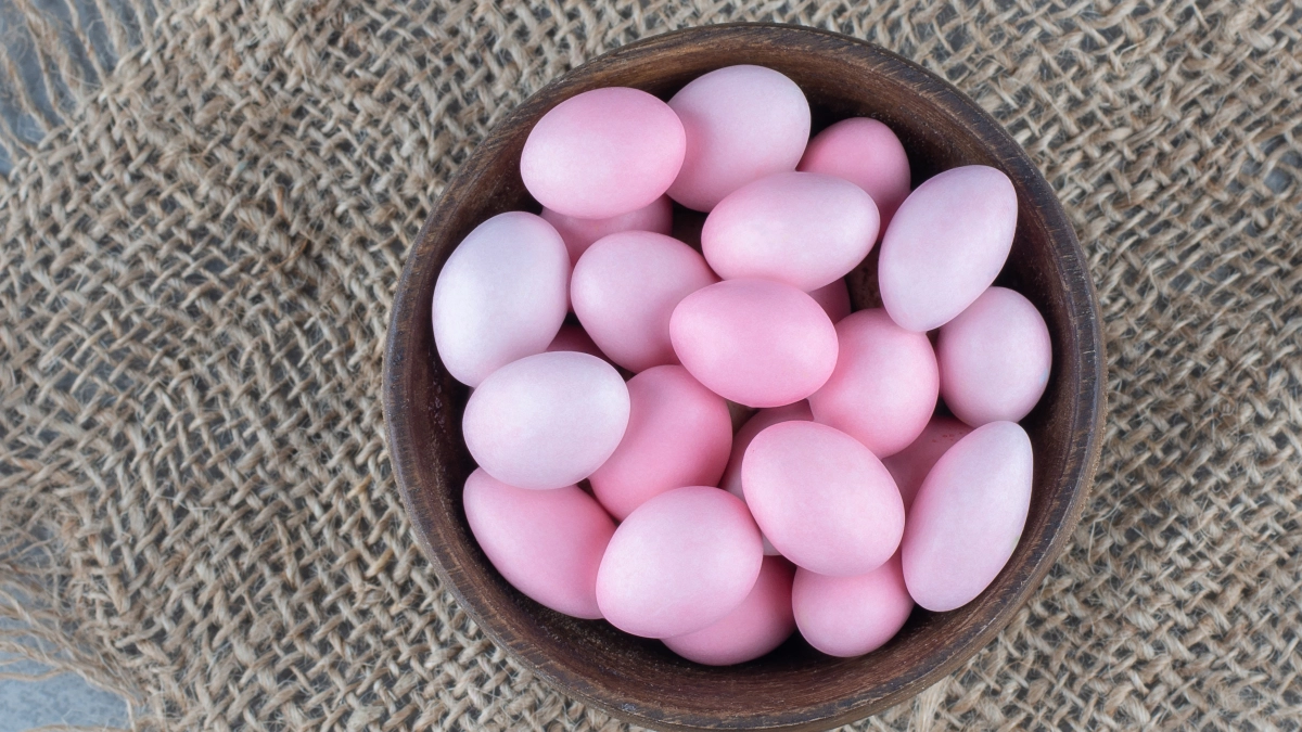 Я крашу яйца за полчаса — показываю, как получить нежный «зефирный» цвет без лишней возни, грязи и свеклы