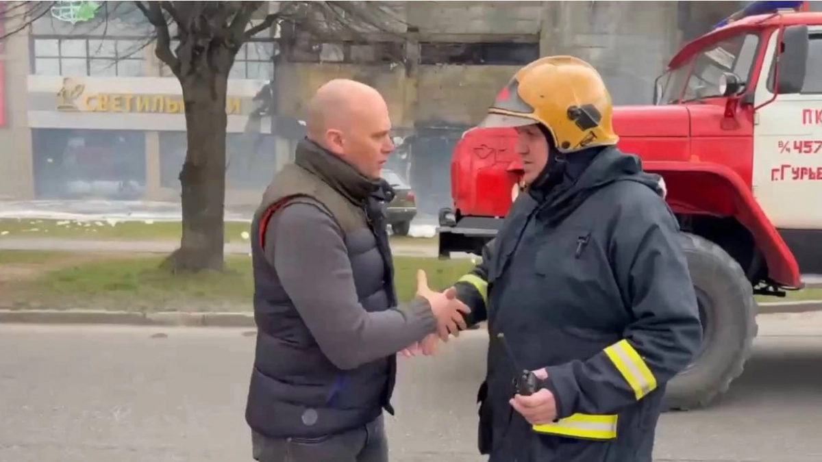 «Есть информация о первых пострадавших»: губернатор Калининградской области Беспрозванных срочно прибыл на место пожара