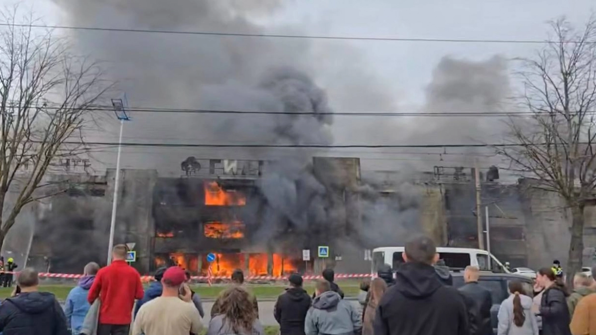 Пожар в ТЦ «Гиант» локализован: где началось возгорание и почему всё могло закончиться намного хуже