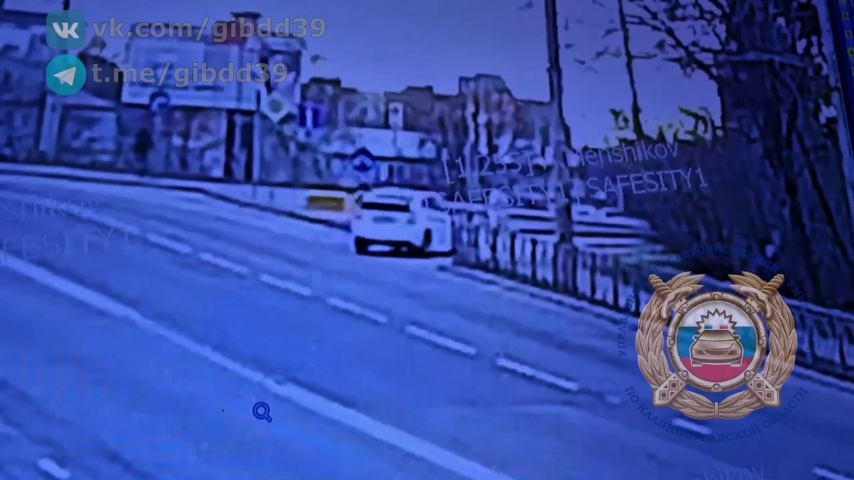 В Калининграде на Киевской «Тойота» сбила женщину на «зебре» — пострадавшую увезли в больницу