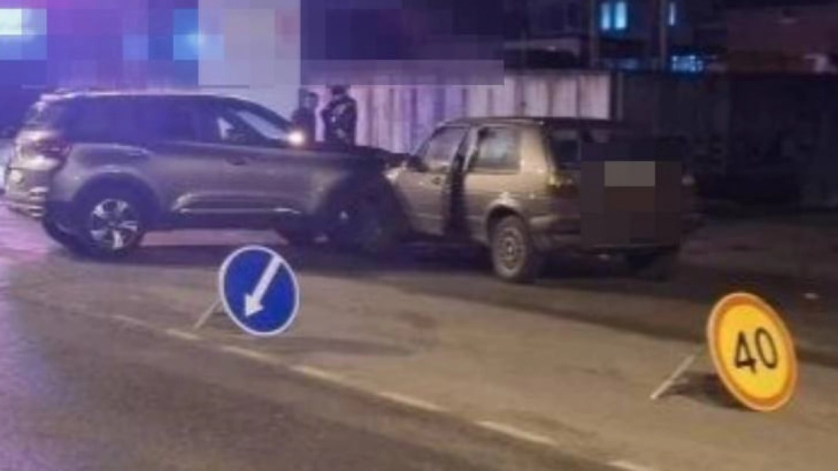 В Калининграде вечером 5 апреля столкнулись две иномарки — есть пострадавшие