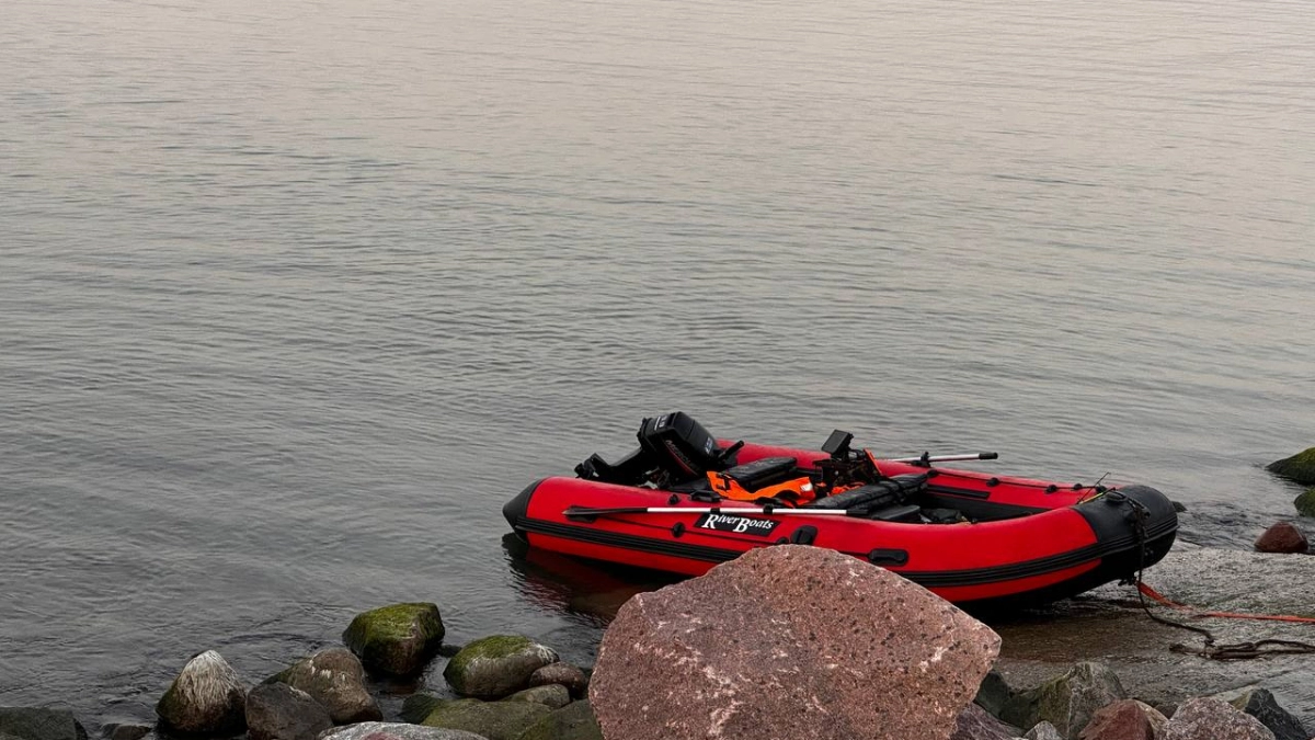 В Славском районе разыскивают пенсионера на серой лодке: последний раз его видели в Мысовке, с тех пор тишина