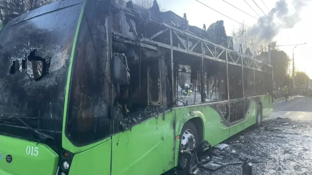 19-летний студент из Калининграда спас людей из горящего троллейбуса : история Антона Гребенюка