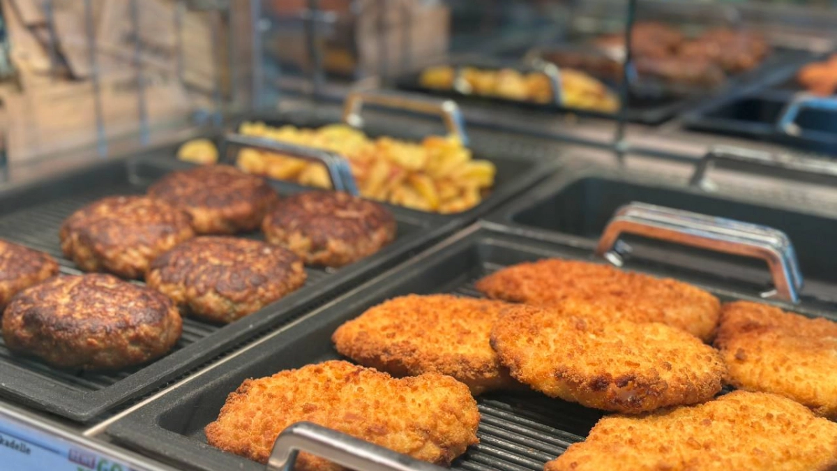 «Он как с цепи сорвался»: семейный поход за едой закончился дракой в кафе на Московском в Калининграде