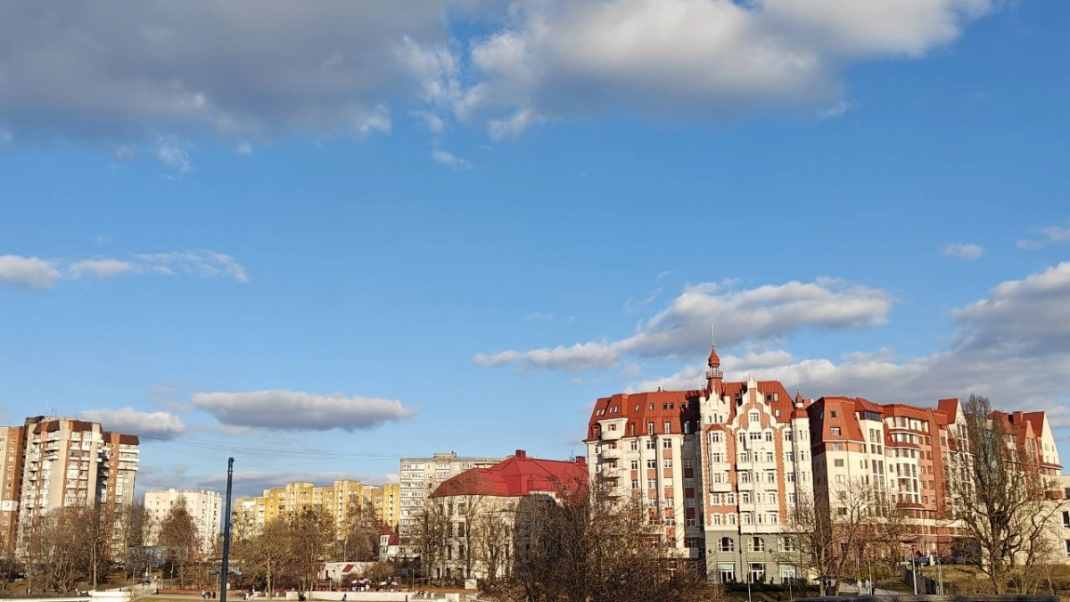 Побережье снова под ударом ветра: чего ждать жителям Калининградской области от погоды завтра