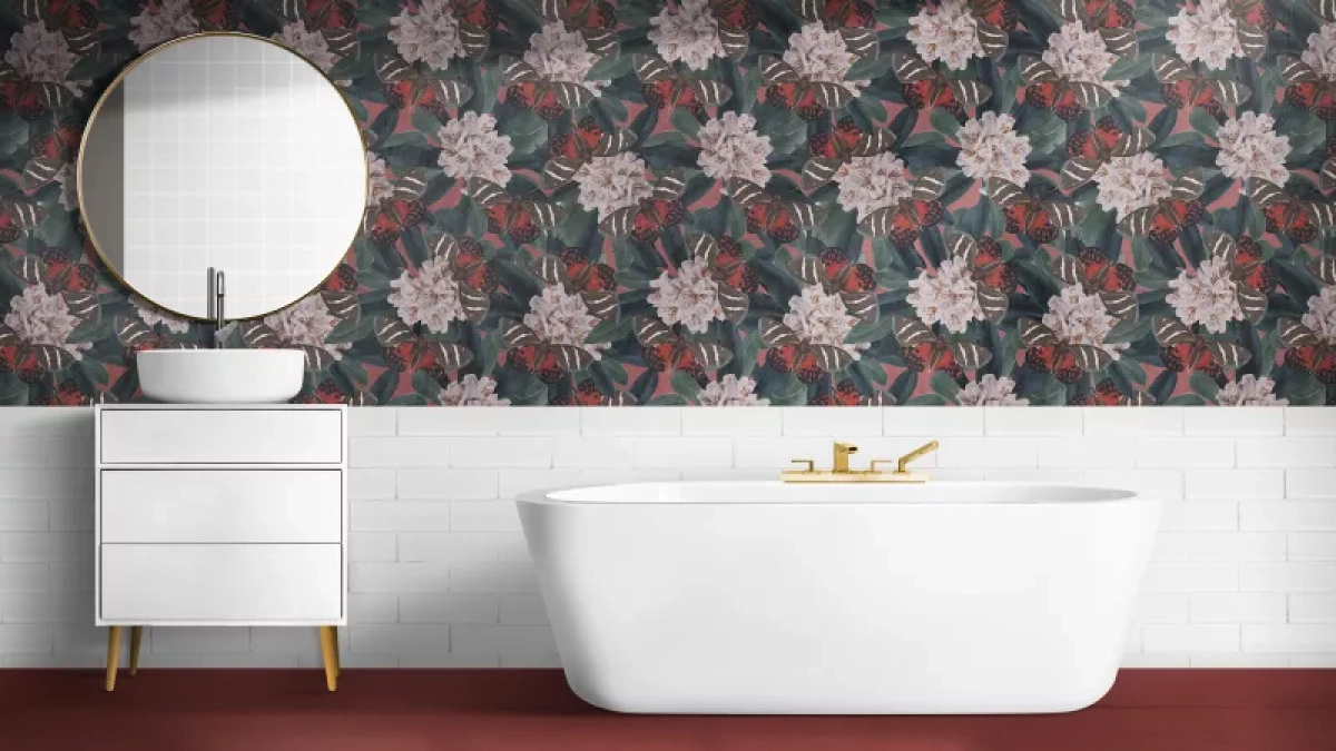 Почему обои в ванной — это суперская идея: что выбрать в 2026 году, чтобы не бояться влаги